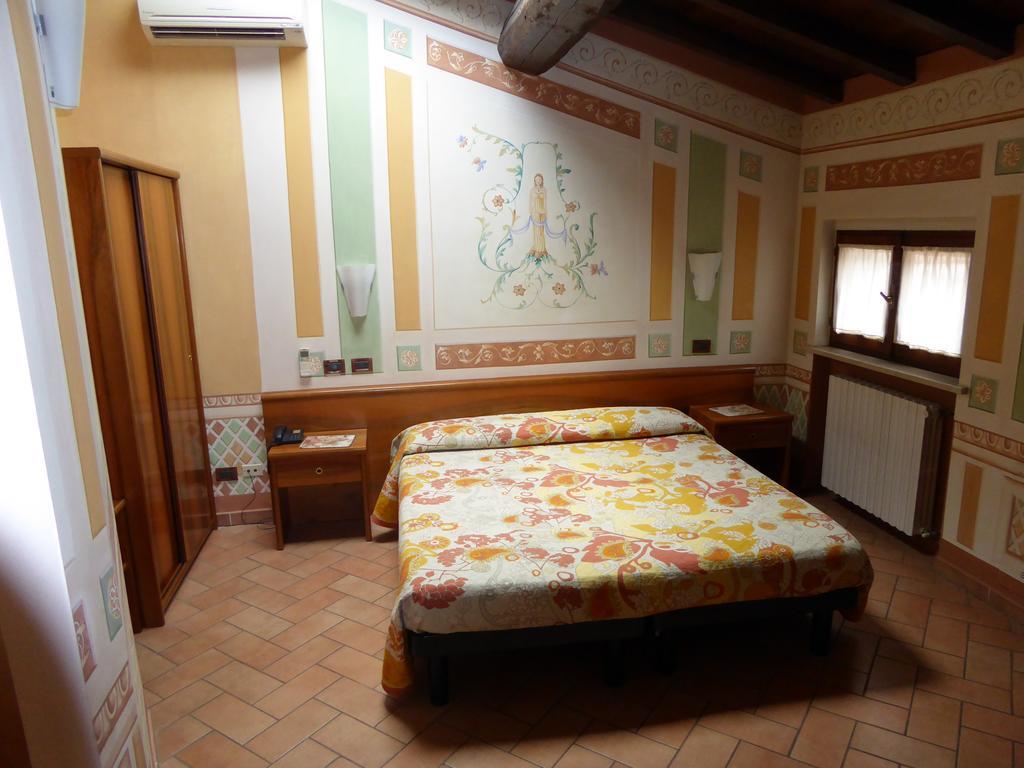 Albergo Giulia Gonzaga Sabbioneta Rum bild